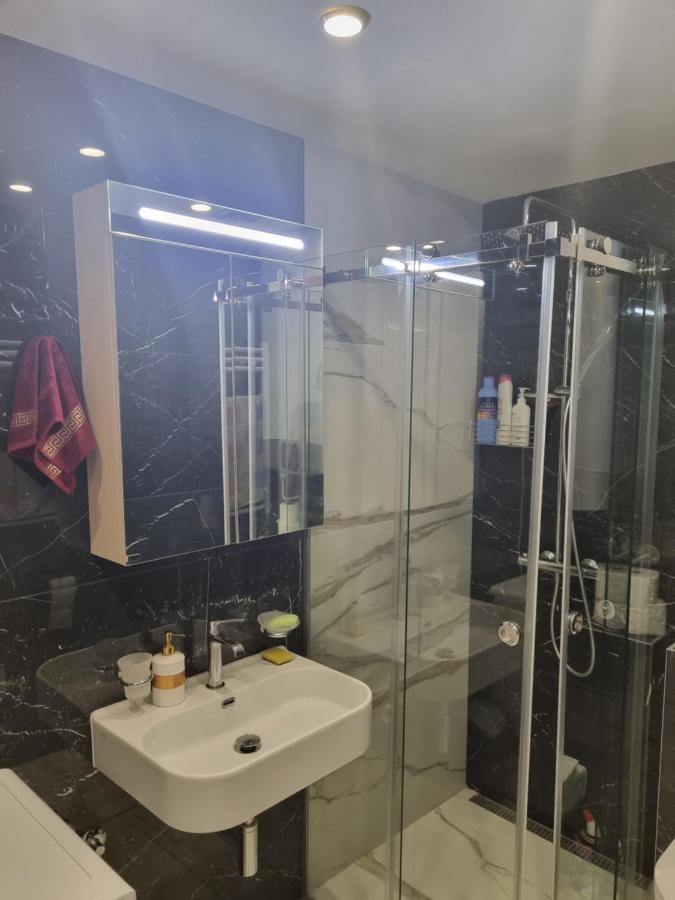 One Bedroom In Center Апартамент
