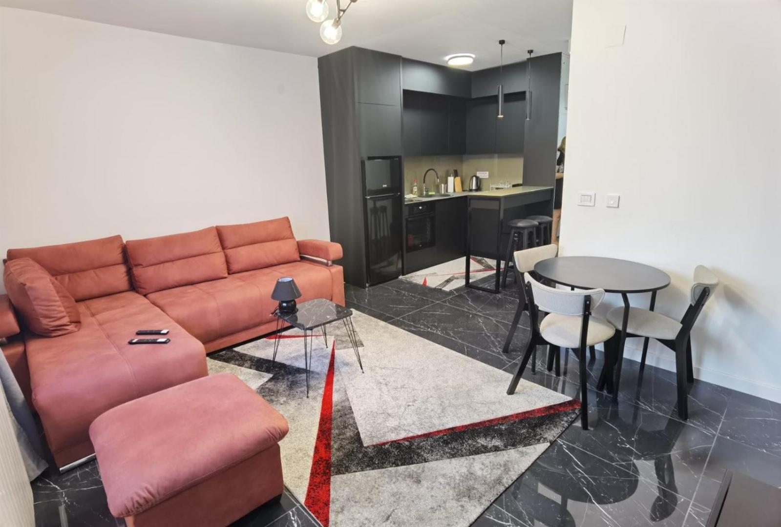 One Bedroom In Center Апартамент
